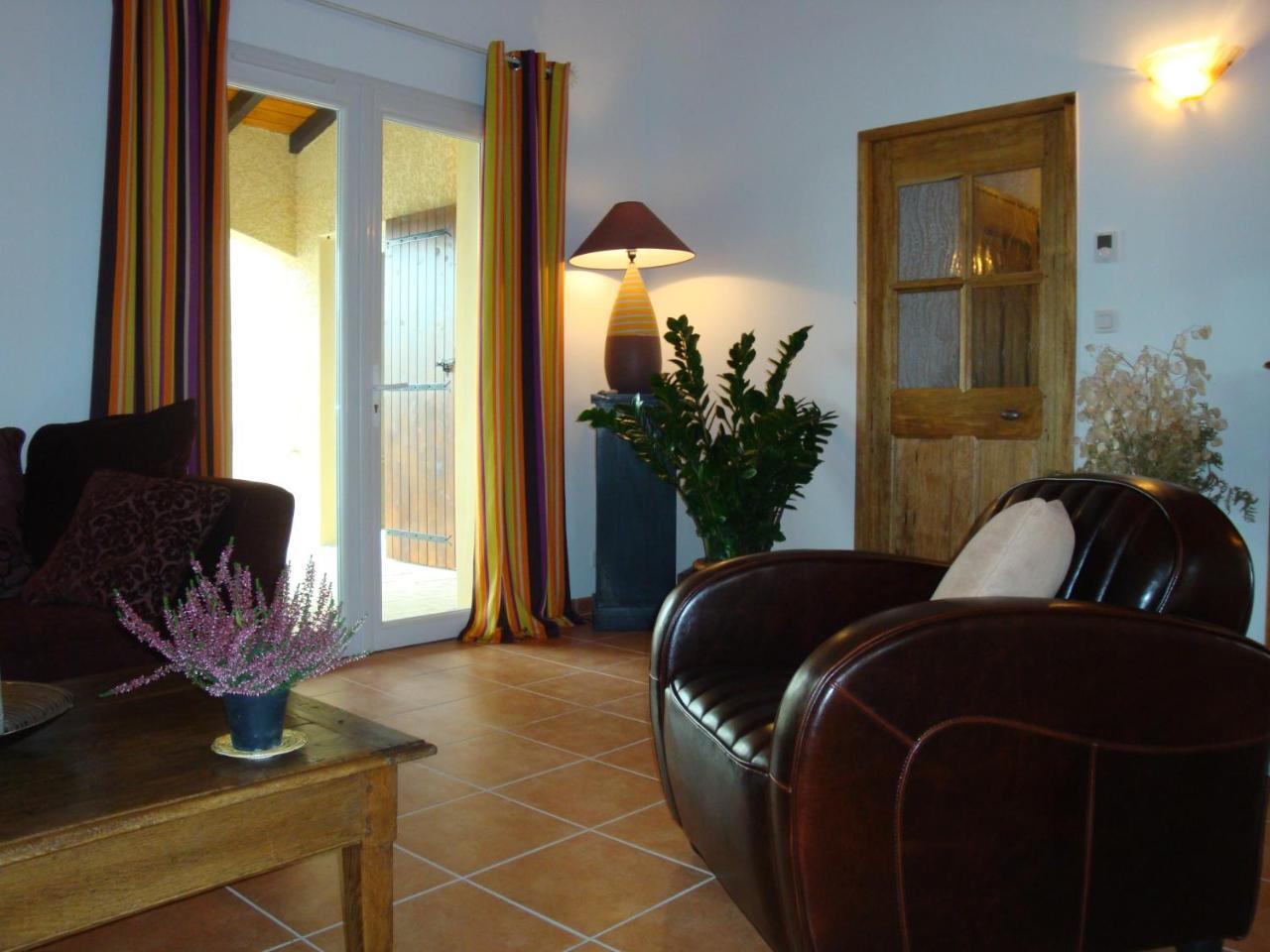 Les Villas De Perret Joyeuse Exteriér fotografie