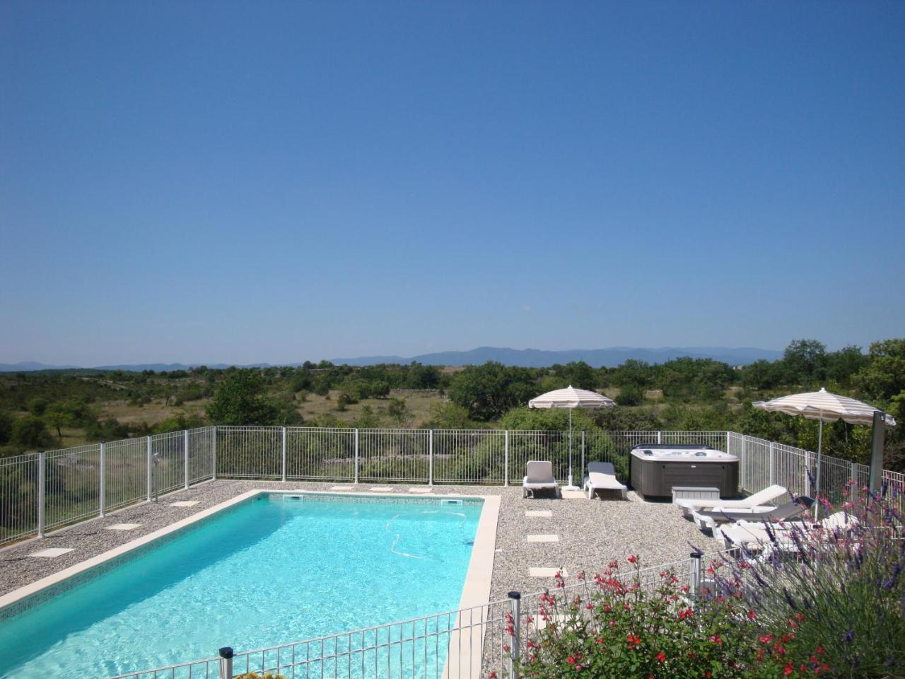 Les Villas De Perret Joyeuse Exteriér fotografie