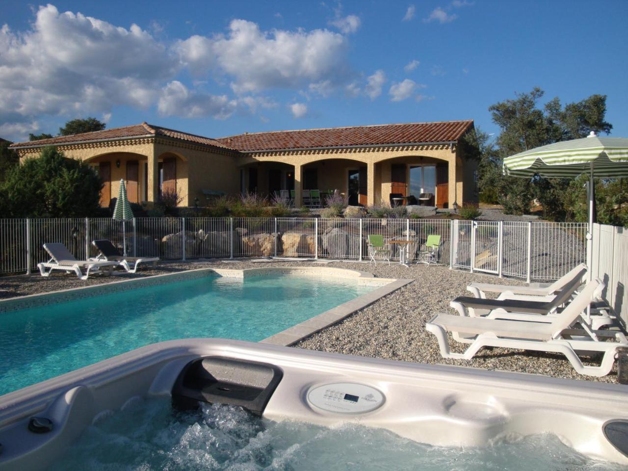 Les Villas De Perret Joyeuse Exteriér fotografie