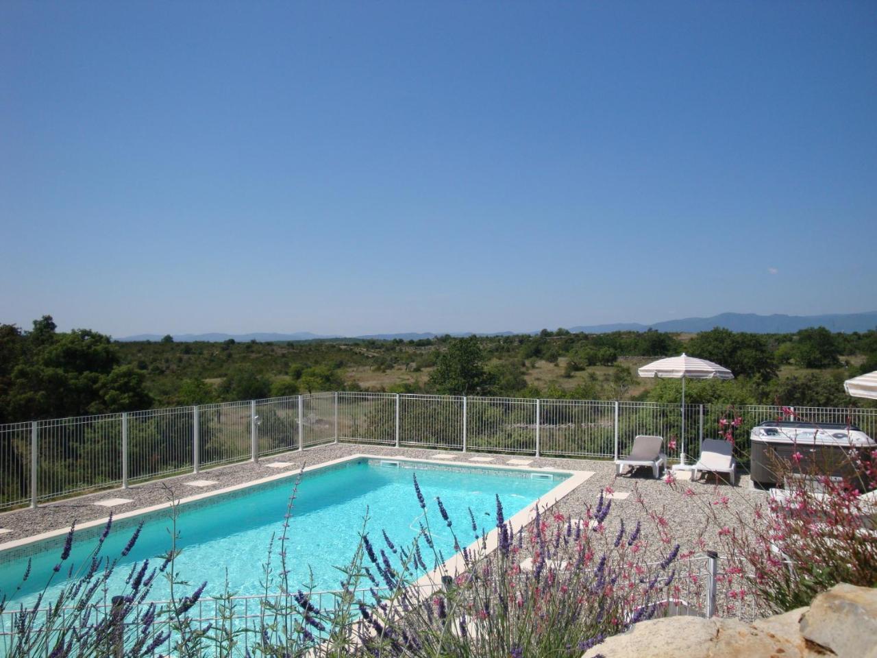 Les Villas De Perret Joyeuse Exteriér fotografie